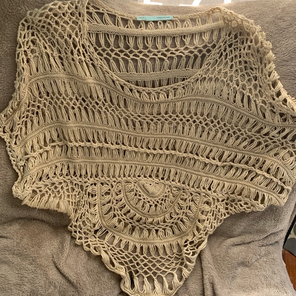 Maurice’s large open knit crop top